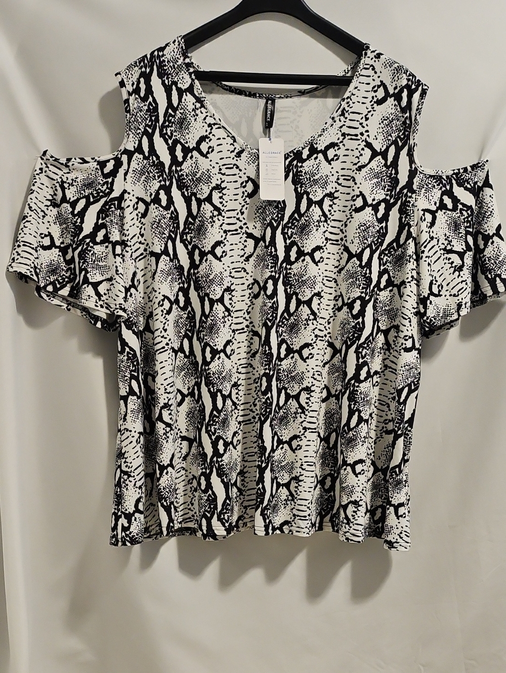Cold-Shoulder Snake Print Blouse - Black & White